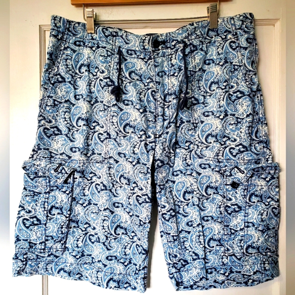 NWOT Men's Paisley Cargo Shorts😎